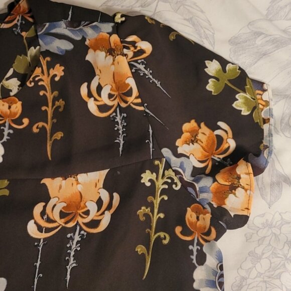 LOFT Grey Floral Top - Picture 3 of 4